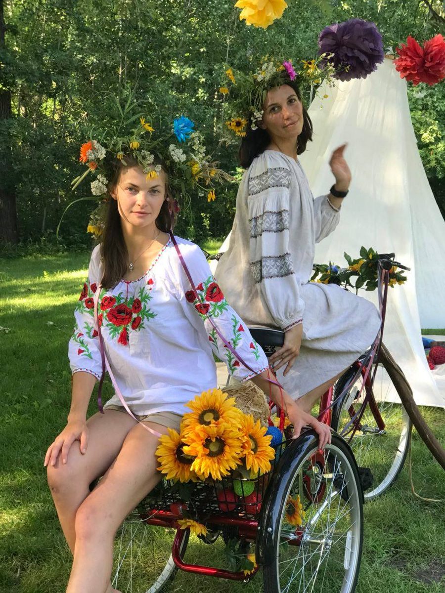Вінки та вишиванки